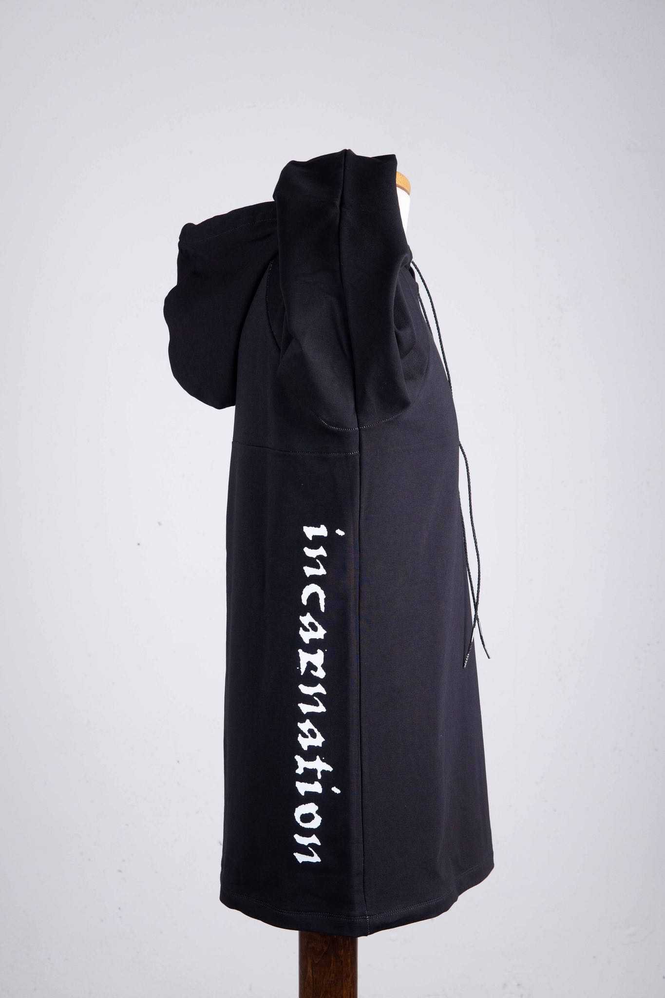 CUT & SAWN HOODED RAGLAN LONG SLEEVE