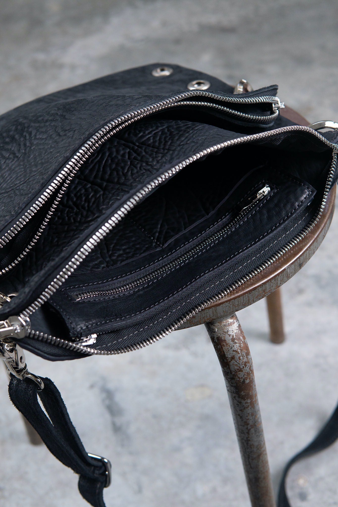 HORSE BUTT RG LEATHER SMALL BAG  RA-1