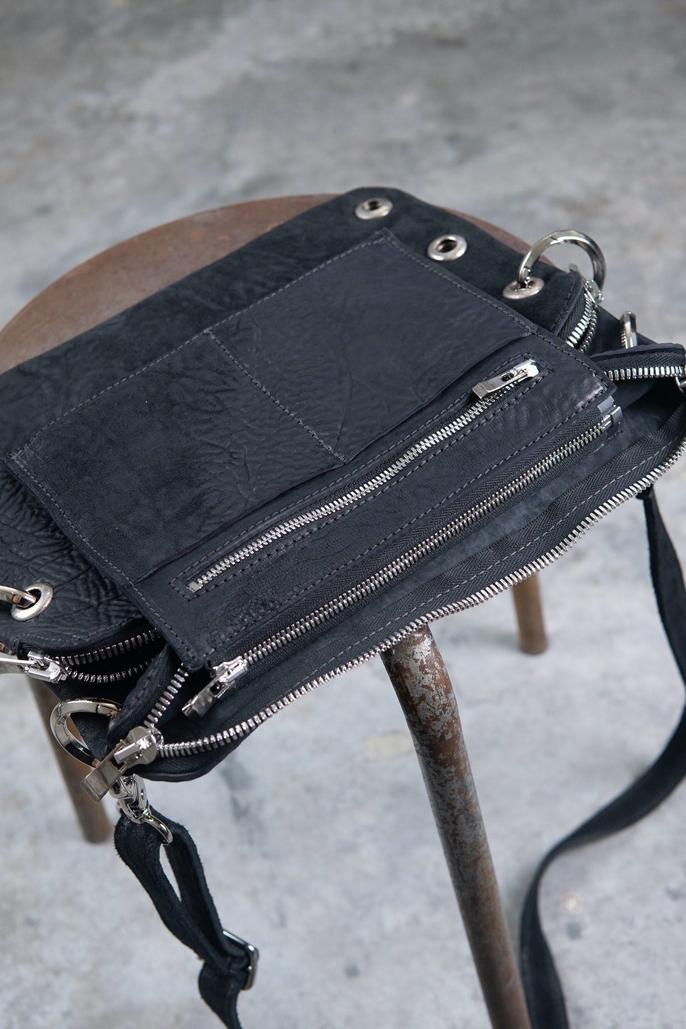 HORSE BUTT RG LEATHER SMALL BAG  RA-1