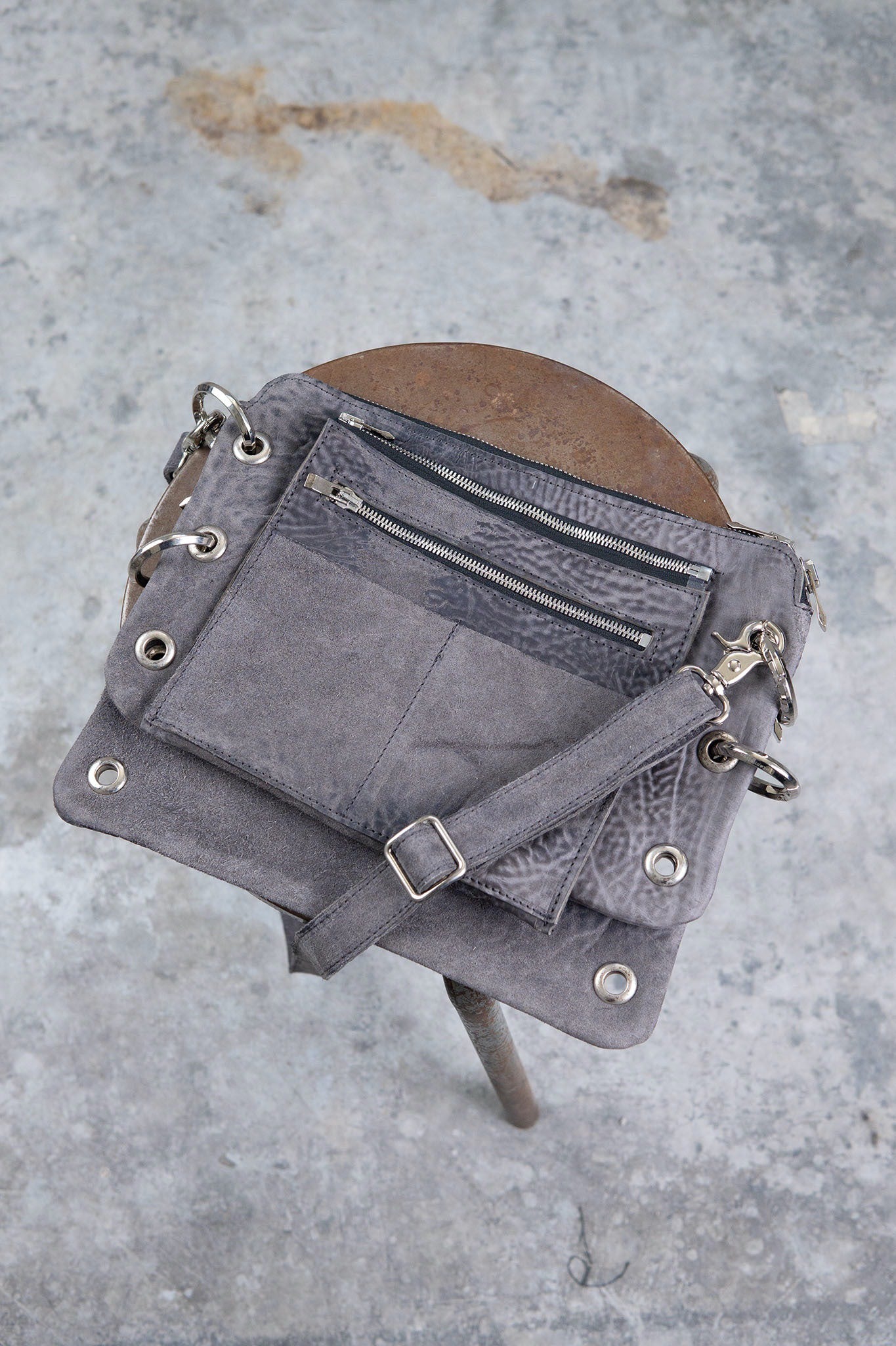 HORSE BUTT RG LEATHER SMALL BAG  RA-1