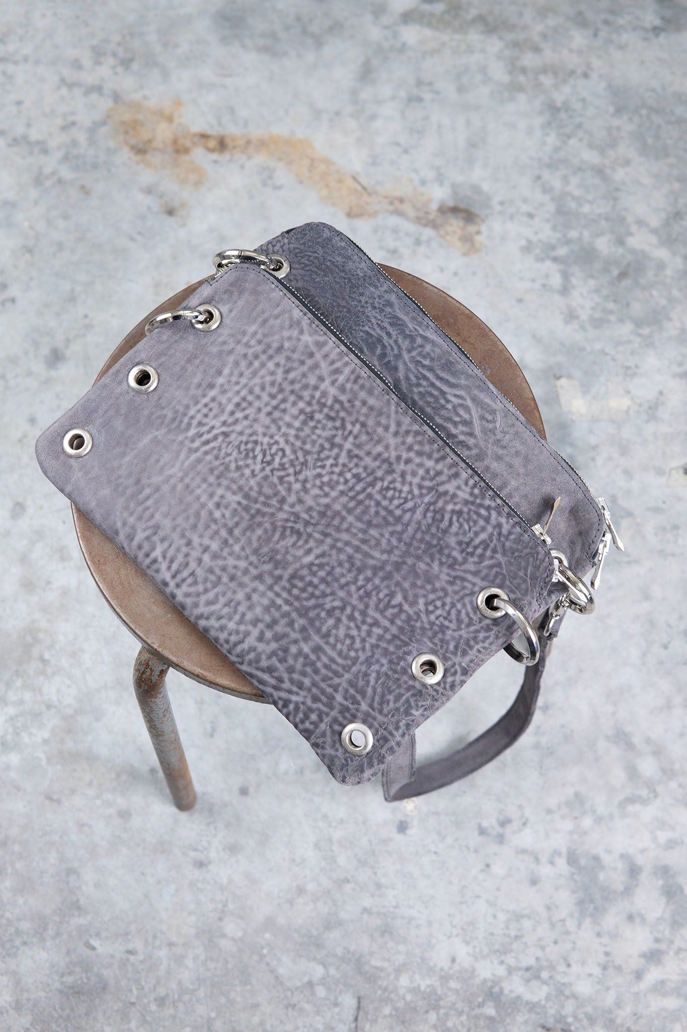 HORSE BUTT RG LEATHER SMALL BAG  RA-1