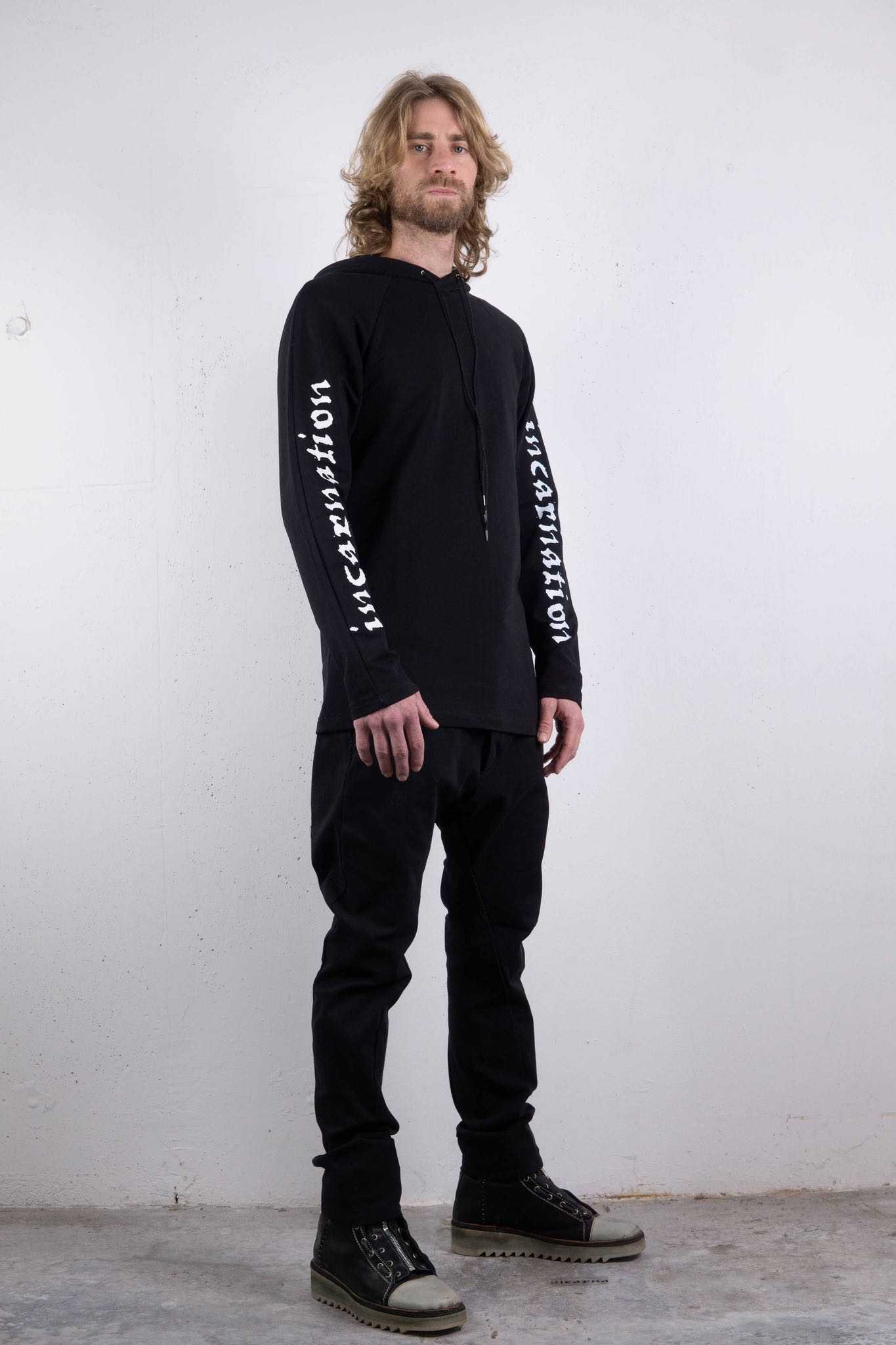 CUT & SAWN HOODED RAGLAN LONG SLEEVE