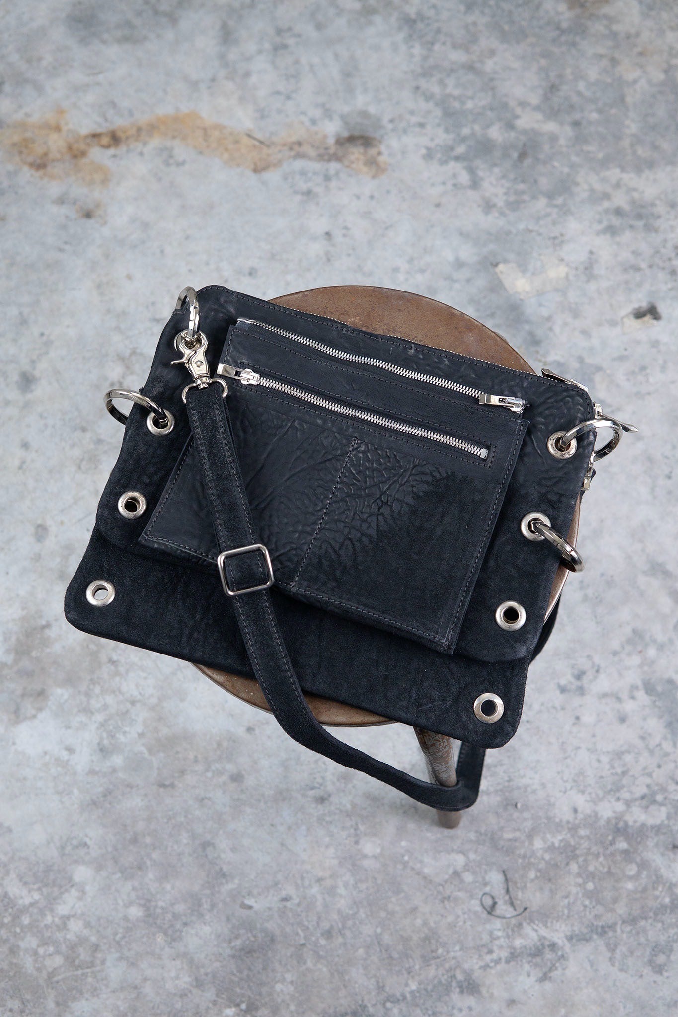 HORSE BUTT RG LEATHER SMALL BAG  RA-1