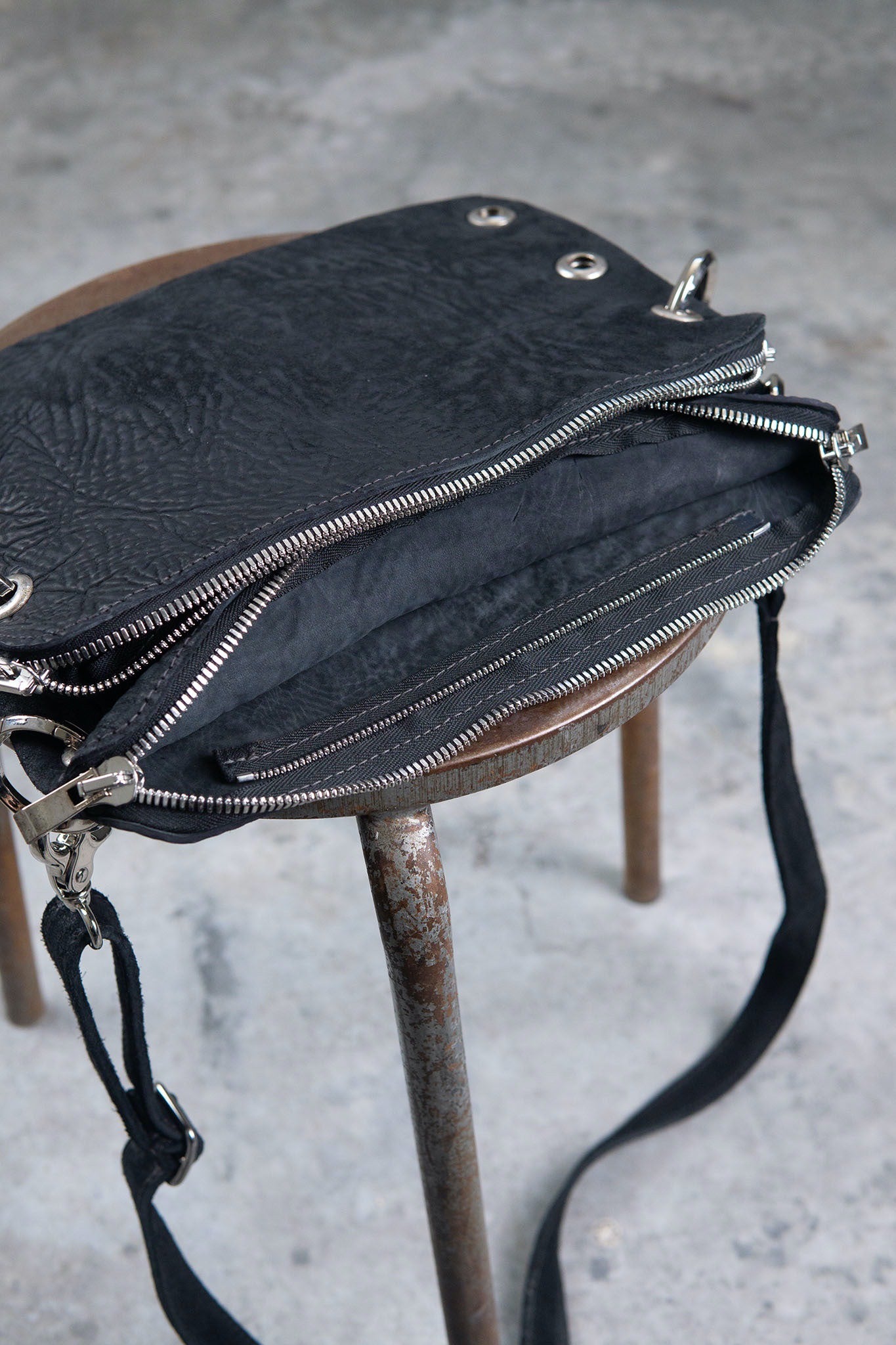 HORSE BUTT RG LEATHER SMALL BAG  RA-1