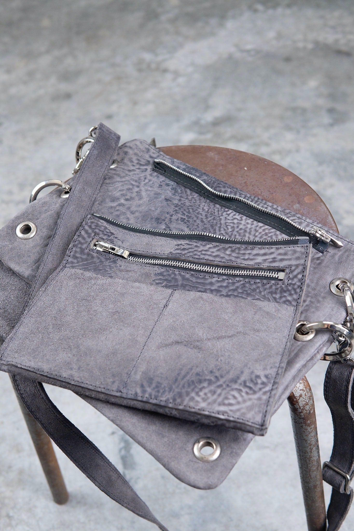 HORSE BUTT RG LEATHER SMALL BAG  RA-1